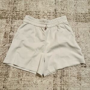 Lululemon Women’s Softstreme High Rise Short 4” NWOT